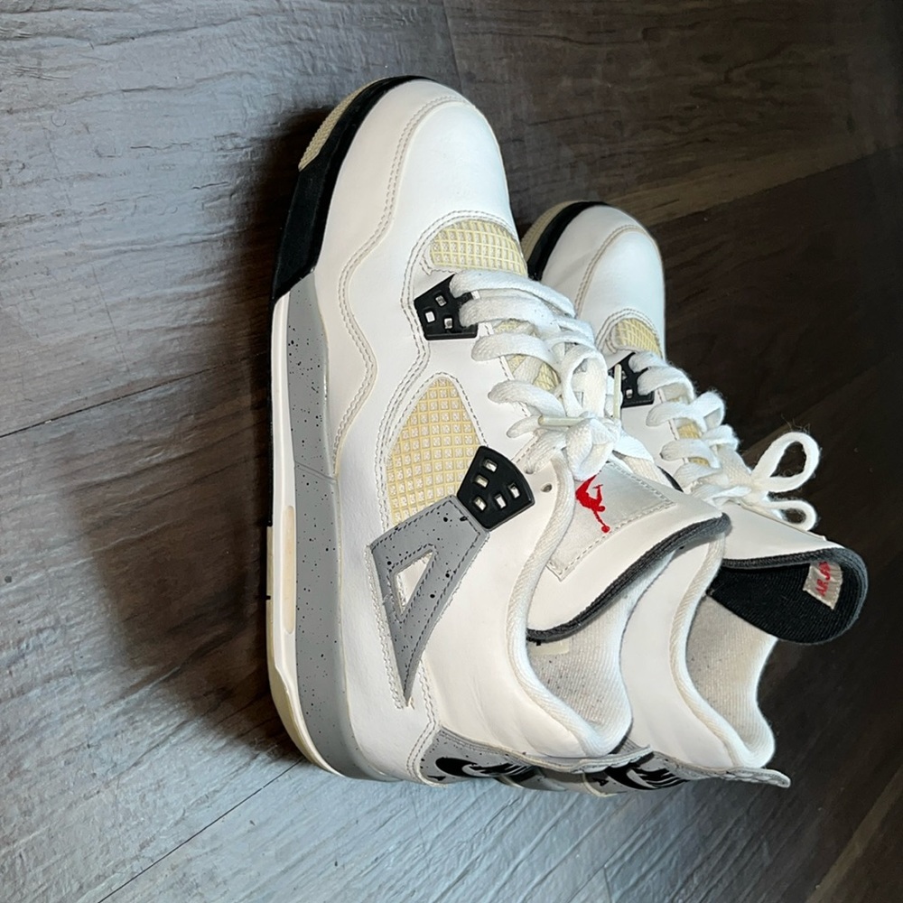 2016 White cement Jordan 4’s